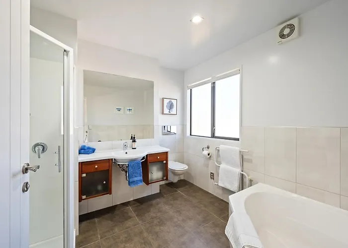 Ironside Lakeview Townhouse 瓦纳卡