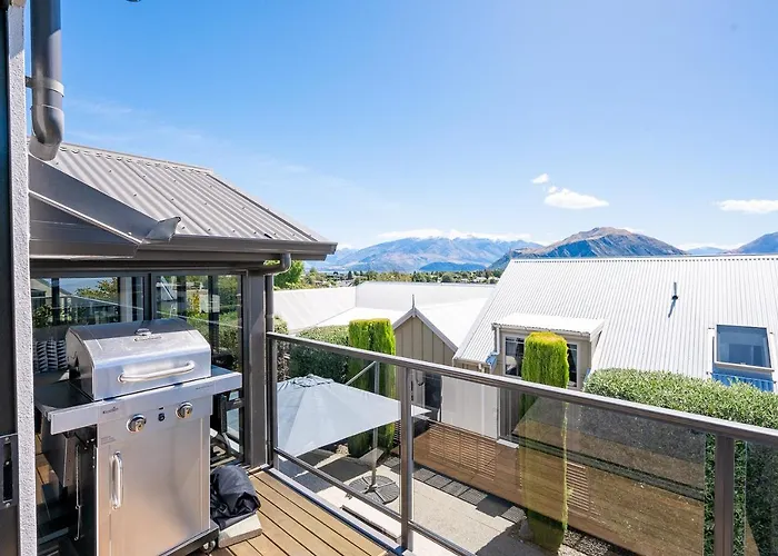 Ironside Lakeview Townhouse Wanaka
